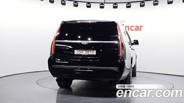 Cadillac Escalade 2018 — ფოტო 4/20
