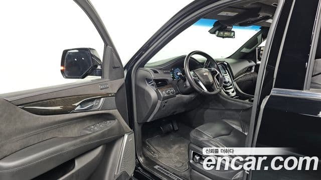 Cadillac Escalade 2018 — ფოტო 10/20