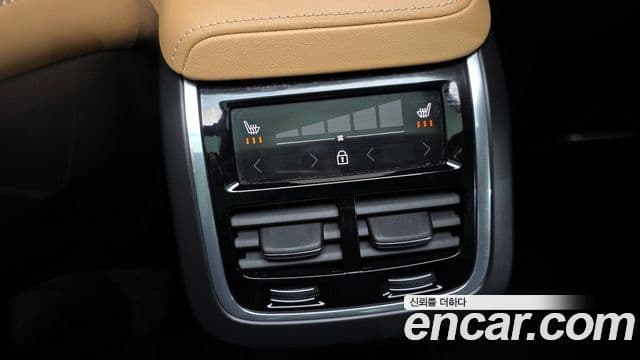 Volvo XC60 2022 — фото 18 из 20