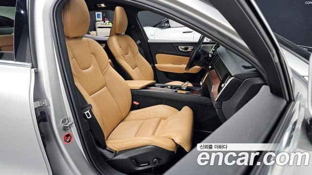 Volvo S60 2021 — фото 10 из 20