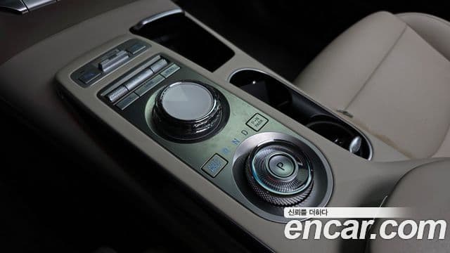 Genesis GV70 2021 — ფოტო 8/20