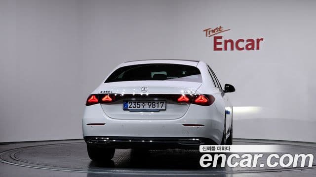 Mercedes-Benz E-Class 2025 — ფოტო 4/20