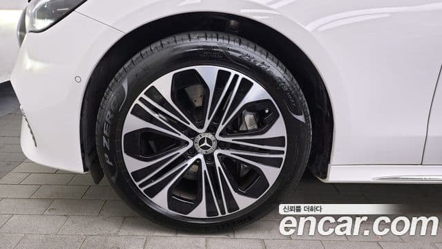 Mercedes-Benz E-Class 2025 — ფოტო 5/20