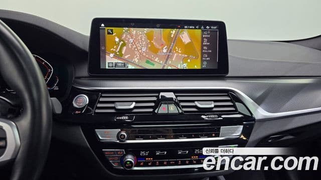 BMW 5 Series 2023 — ფოტო 15/20