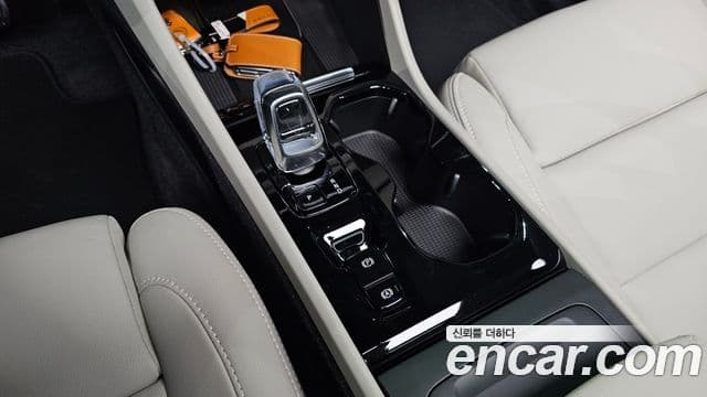 Volvo XC40 2024 — фото 9 из 20