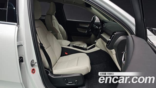Volvo XC40 2024 — фото 10 из 20