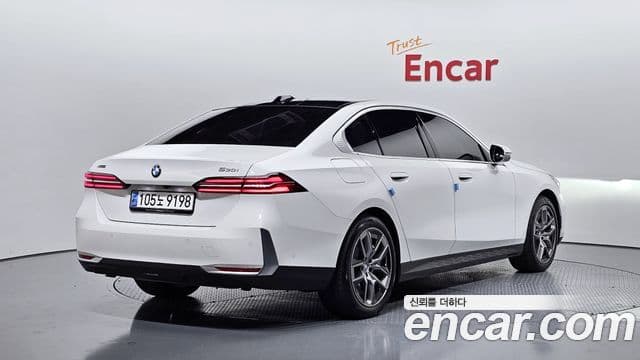 BMW 5 Series 2023 — ფოტო 2/20
