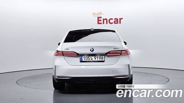 BMW 5 Series 2023 — ფოტო 4/20