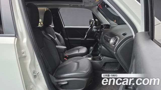 Jeep Renegade 2022 — ფოტო 11/20