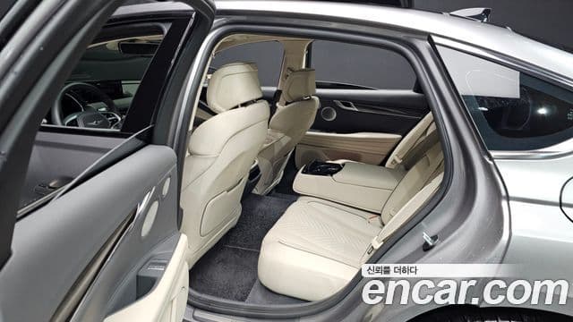 Genesis Electrified G80 2023 — фото 12 из 20