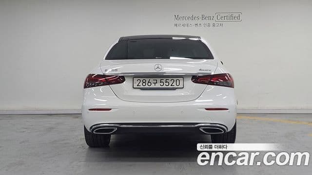 Mercedes-Benz E-Class 2022 — ფოტო 15/20
