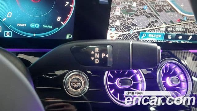 Mercedes-Benz E-Class 2022 — ფოტო 18/20