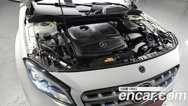 Mercedes-Benz GLA-Class 2018 — Şəkil 6/20