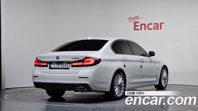 BMW 5 Series 2022 — ფოტო 2/20