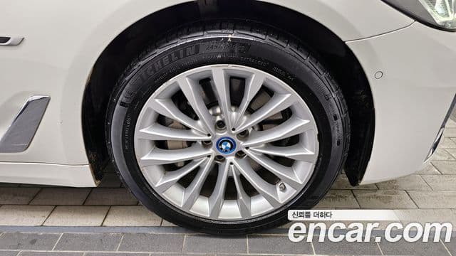 BMW 5 Series 2022 — ფოტო 5/20