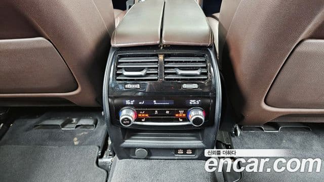 BMW 5 Series 2022 — ფოტო 18/20