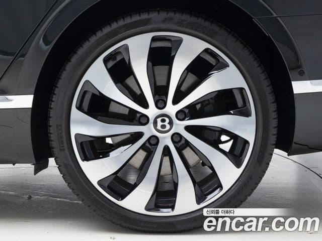 Bentley Flying Spur 2024 — ფოტო 4/20
