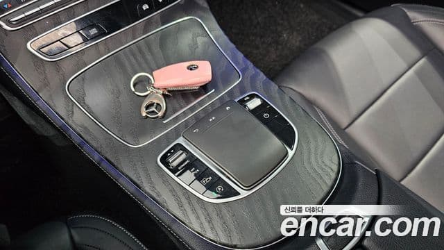 Mercedes-Benz E-Class 2020 — фото 17 из 20