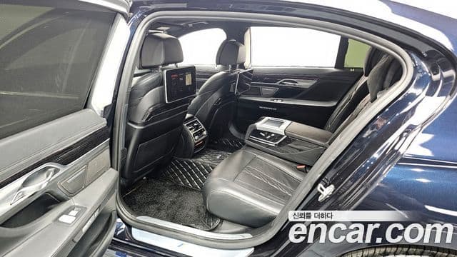 BMW 7 Series 2018 — ფოტო 11/20