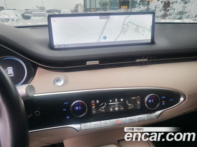 Genesis GV70 2021 — ფოტო 16/16