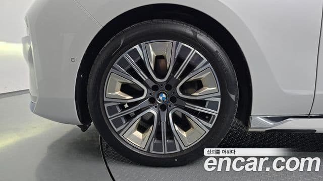 BMW 7 Series 2023 — фото 5 из 20