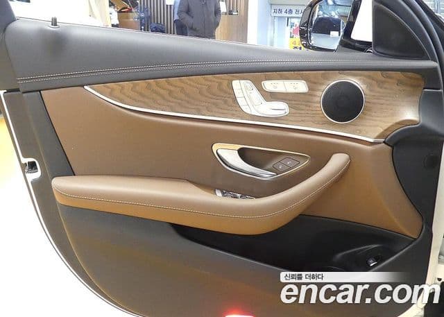 Mercedes-Benz E-Class 2023 — Şəkil 11/20