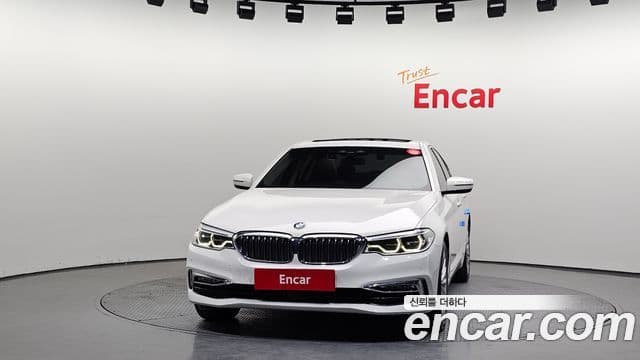 BMW 5 Series 2018 — Photo 11/20