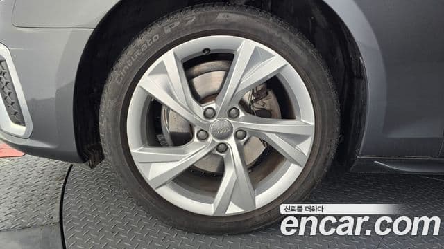 Audi A4 2021 — ფოტო 4/20