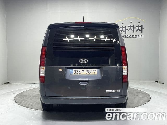Hyundai Staria 2023 — ფოტო 3/20