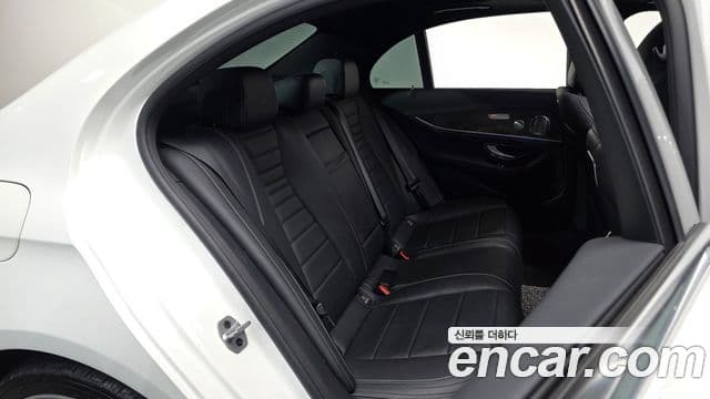 Mercedes-Benz E-Class 2019 — ფოტო 11/20