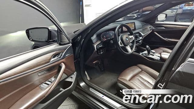 BMW 5 Series 2020 — фото 10 из 20
