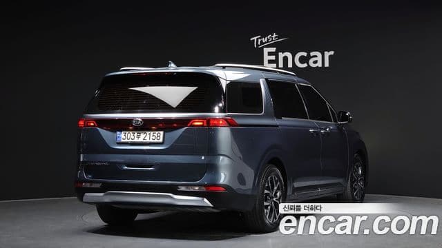 Kia Carnival 2021 — ფოტო 2/20