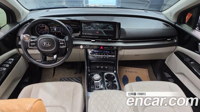 Kia Carnival 2021 — ფოტო 7/20