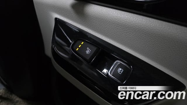 Kia Carnival 2021 — ფოტო 18/20