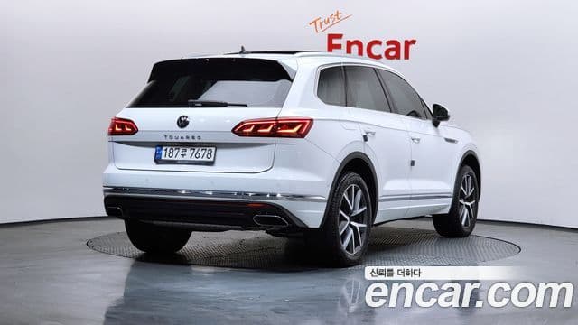 Volkswagen Touareg 2023 — фото 2 из 20