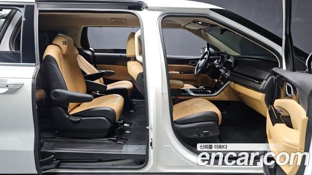 Kia Carnival 2023 — Фото 19/20