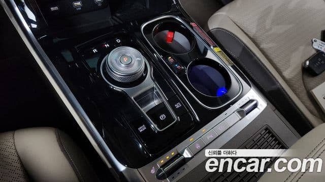 Kia Carnival 2022 — фото 8 из 20