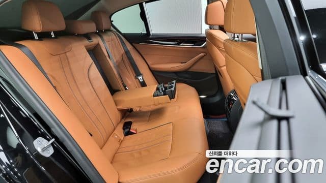 BMW 5 Series 2023 — Şəkil 12/20