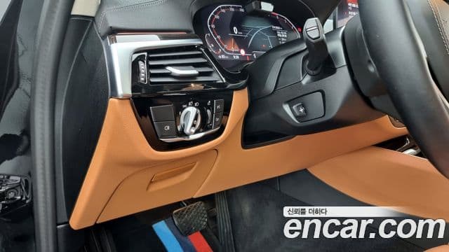 BMW 5 Series 2023 — фото 16 из 20