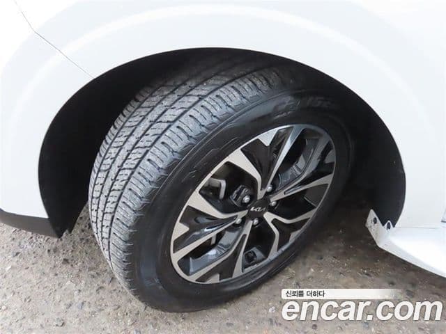 Kia Carnival 2022 — ფოტო 18/20