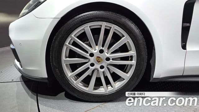 Porsche Panamera 2018 — Photo 9/20