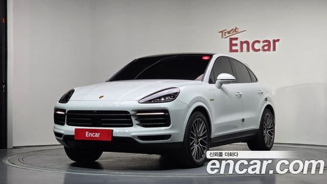 Porsche Cayenne 2023 — ფოტო 1/20