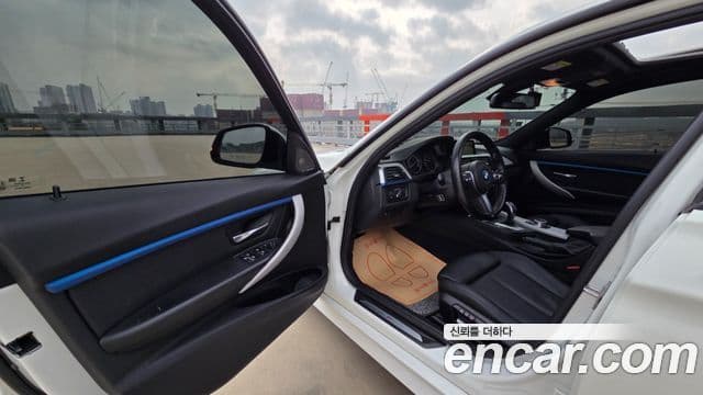 BMW 3 Series 2018 — Şəkil 11/20