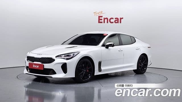 Kia Stinger 2022 — ფოტო 1/20