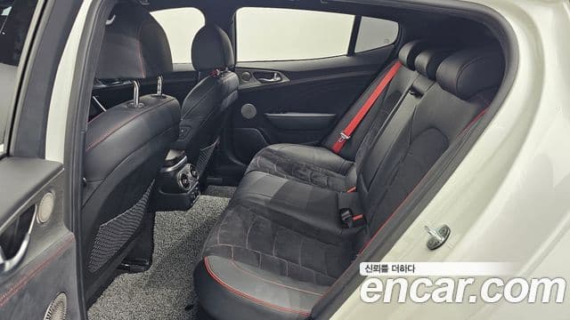 Kia Stinger 2022 — ფოტო 12/20