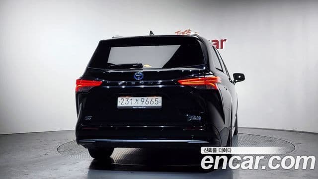 Toyota Sienna 2021 — ფოტო 4/20