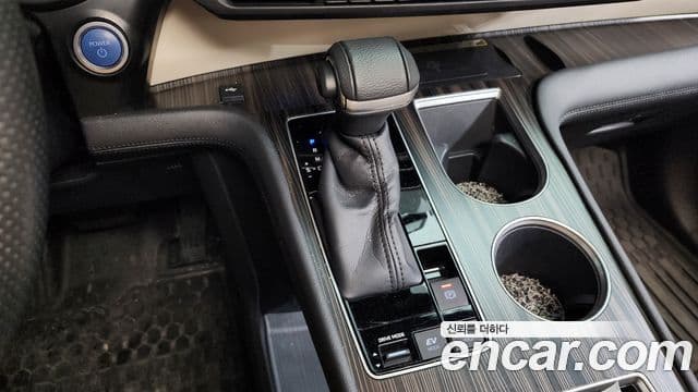 Toyota Sienna 2021 — ფოტო 9/20