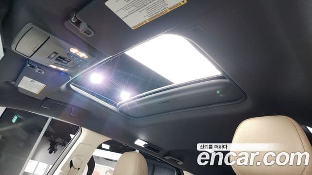 Toyota Sienna 2021 — ფოტო 18/20