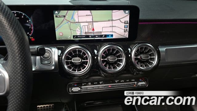 Mercedes-Benz GLB-Class 2022 — Photo 18/20