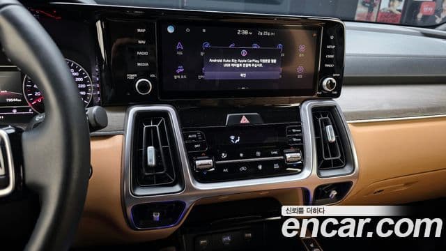 Kia Sorento 2021 — ფოტო 13/20